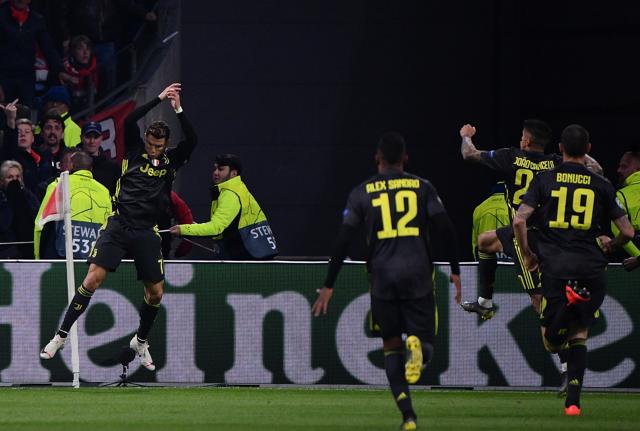 RONALDO, ALEX SANDRO, BONUCCI (foto Lapresse) RONALDO, ALEX SANDRO, BONUCCI (foto Lapresse)