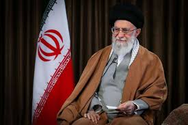 Iran, Khamenei sostiene l'aumento dei prezzi della benzina