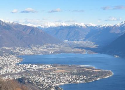 Rotary Club. Progetto DiversanteLago. Crociera per disabili sul Lago Maggiore Rotary Club. Progetto DiversanteLago. Crociera per disabili sul Lago Maggiore