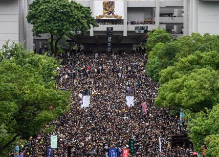 Hong Kong: primo giorno scuola, ma migliaia studenti vanno in piazza