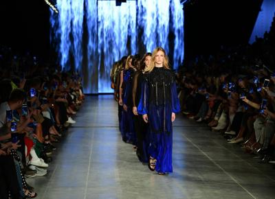 Alberta ferretti sfilata