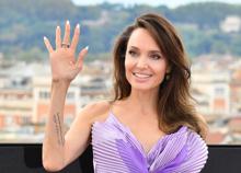 Angelina Jolie compie 50 anni, l'attrice che ha stregato Hollywood con il suo talento e le sfide umanitarie