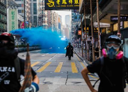 Hong Kong, ancora scontri tra manifestanti e agenti