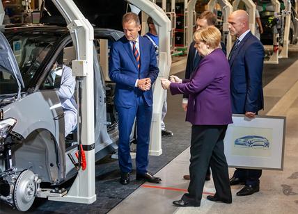 Giù la produzione e surplus in calo, la Germania è sempre più in affanno