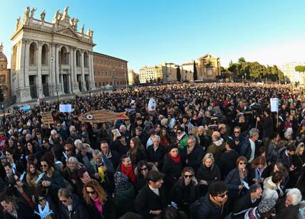 Sardine a Roma: "Siamo i partigiani del 2020". Dai lettori no al loro decalogo