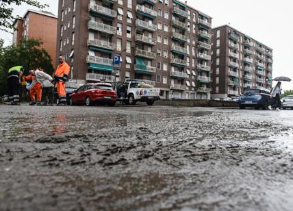 Forte bomba d'acqua su Milano: sottopassi allagati, esondato il Seveso
