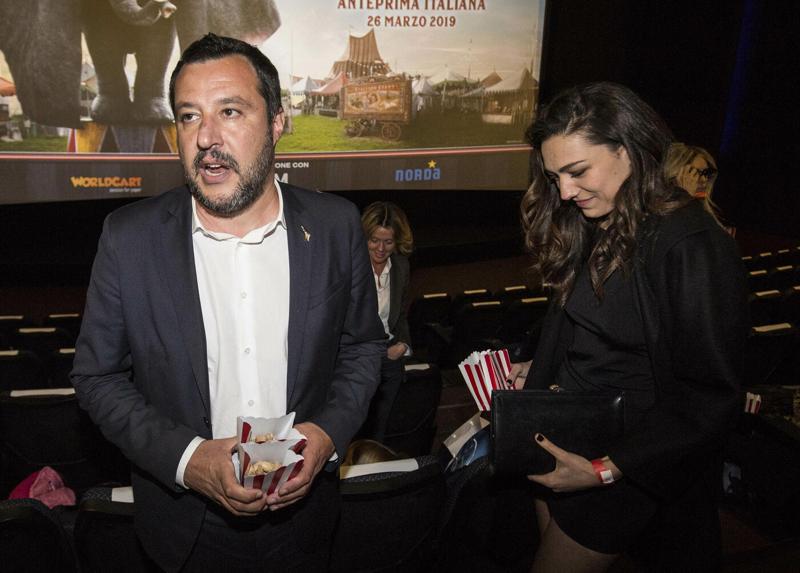 Matteo Salvini con la nuova fidanzata Francesca Verdini alla prima del film Dumbo (Foto La Presse) Matteo Salvini con la nuova fidanzata Francesca Verdini alla prima del film Dumbo (Foto La Presse)