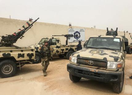 Libia, Haftar: "Ankara invia terroristi Isis". Scontro Macron-Erdogan