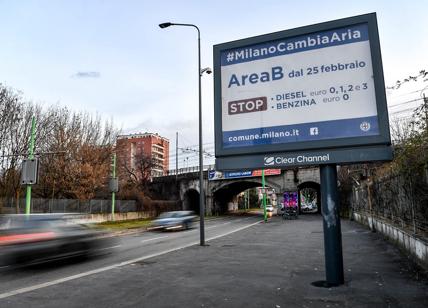 Il consiglio lombardo: "Milano sospenda area B, C e Ztl"