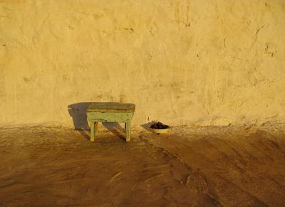 Maria Anna Fiocchi, La merenda. Tra poco una signora si siederà a gustare le dita di Maometto (Matmata, Sud Tunisia. 2012) (1)