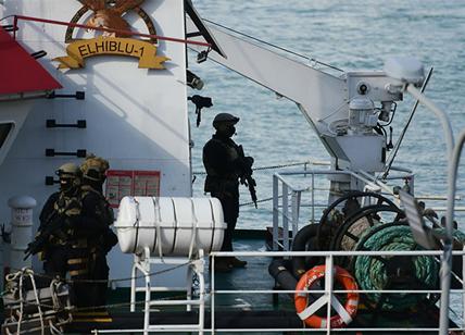 Migranti, la Guardia costiera libica apre il fuoco durante uno sbarco: 3 morti