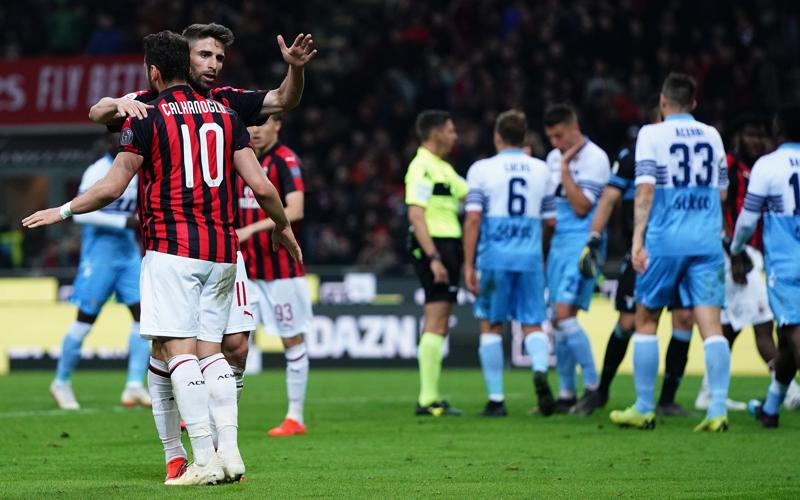 Calhanoglu e Borini (foto Lapresse) Calhanoglu e Borini (foto Lapresse)