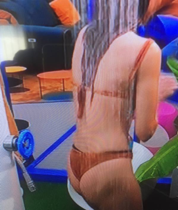 MILA SUAREZ GRANDE FRATELLO DOCCIA 1