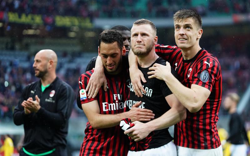 Abate, Calhanoglu e Piatek (foto Lapresse) Abate, Calhanoglu e Piatek (foto Lapresse)