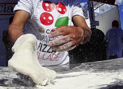 Cinquecento metri di pizza per entrare nel Guinnes dei primati al Fico Eataly