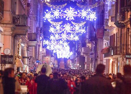 Natale a Roma, Centro preso d'assalto per lo shopping: potenziati bus e metro