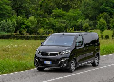 PEUGEOT 4