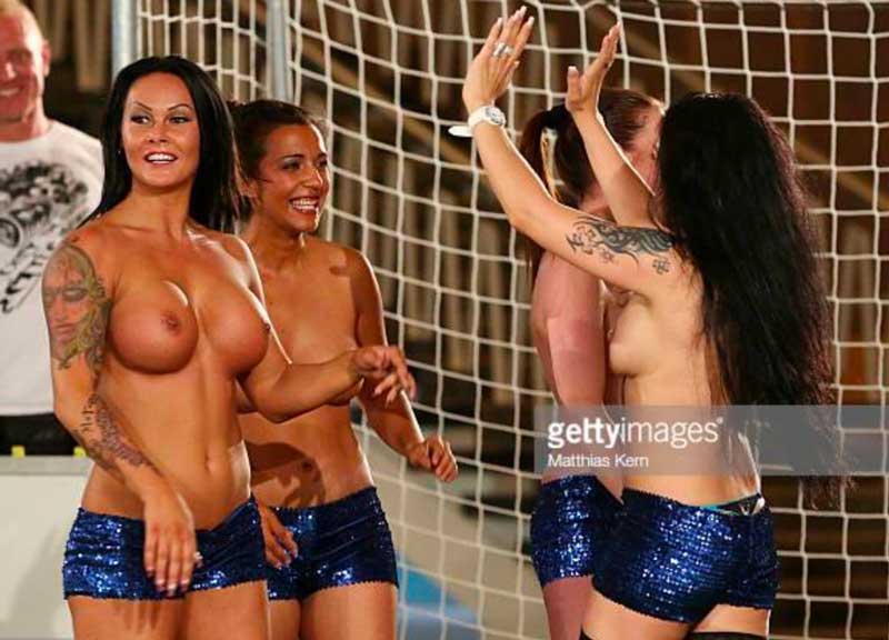 ragazze nude calcio getty images
