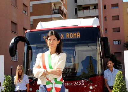 Trasporti Roma, la rivoluzione della Raggi: “Così il M5S ha salvato l'Atac”