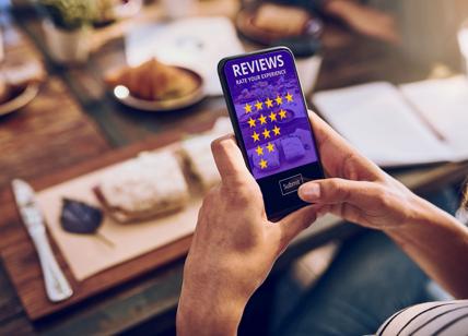 Un'app mette al bando chi offre pasti gratis in cambio di recensioni positive