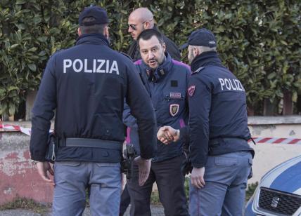 Divise forze dell'ordine: prodotte in Romania e pagate il doppio dallo Stato