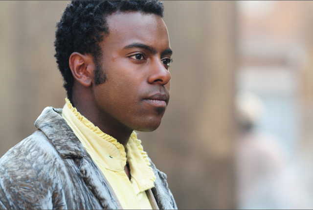 Akemnji Ndifernyan , nella parte di Niccolò Machiavelli nella serie Tv Leonardo Akemnji Ndifernyan , nella parte di Niccolò Machiavelli nella serie Tv Leonardo