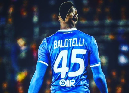 Balotelli mette in mora il Brescia per lo stipendio di marzo. Raiola: "Discriminato"