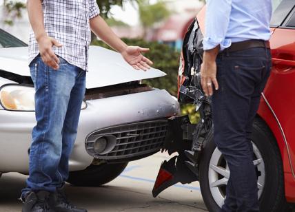 Incidenti stradali: il 55% di chi assiste non testimonia