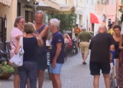 Riva Ligure, il sindaco dice basta ai turisti seminudi per strada