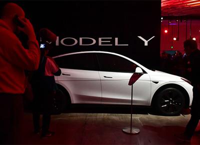 tesla model y 4