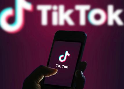 Su TikTok denunciata un'influencer per istigazione al suicidio