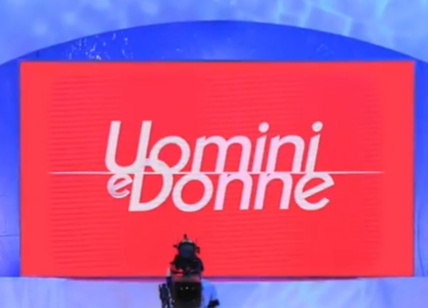 Uomini e donne, Sophie punge Antonio. Armando sbotta contro Simone e Maria