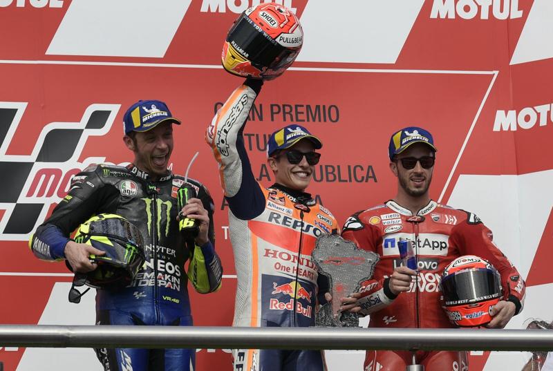 VALENTINO ROSSI, MARC MARQUEZ E DOVIZIOSO (FOTO LAPRESSE) VALENTINO ROSSI, MARC MARQUEZ E DOVIZIOSO (FOTO LAPRESSE)