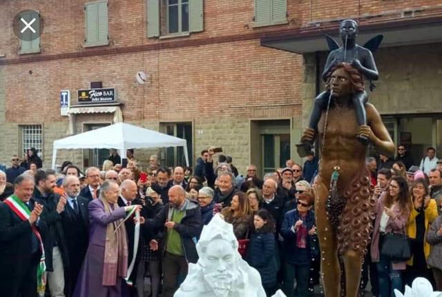 Statua di Luigi Ontani Statua di Luigi Ontani