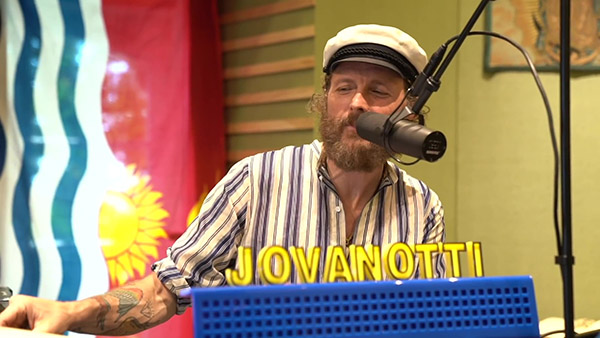 Jovanotti ringrazia medici e infermieri: "State facendo la storia!"