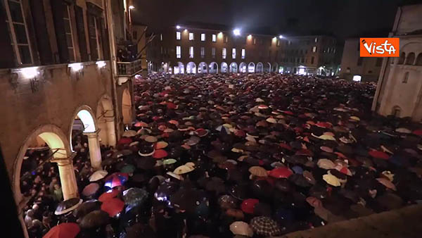 Prof pronto a bocciare le "sardine".Fioramonti:"Per lui sospensione immediata"