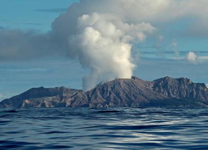 Eruzione vulcano Nuova Zelanda: cinque morti sul White Island