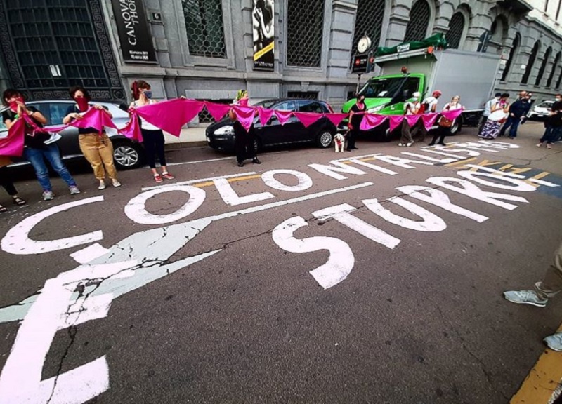 Montanelli, la manifestazione di "Non una di meno" (foto: Davide Bosco via Instagram) Montanelli, la manifestazione di "Non una di meno" (foto: Davide Bosco via Instagram)