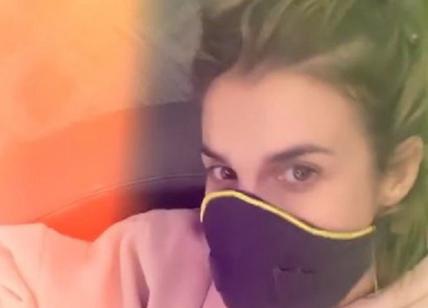 Elisabetta Canalis: paura Coronavirus, ma l'occhio cade sul selfie bollente