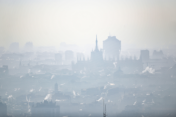 Smog Milano, da oggi anche in provincia le misure temporanee di 2° livello