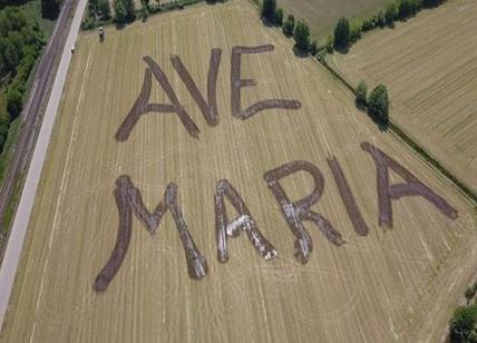 "Ave Maria": maxi invocazione sui campi di Manerbio. FOTO