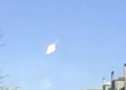 Un meteorite solca il cielo di Fano e si schianta in mare poco lontano da riva