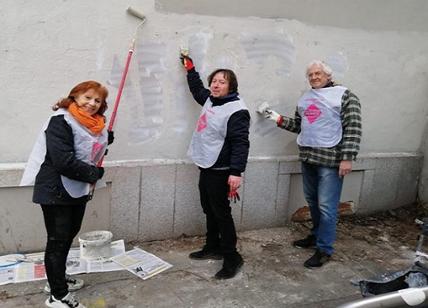 Milano, l'eroe dei muri puliti nei giorni del virus. VIDEO