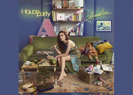 Annalisa, Houseparty: il nuovo singolo è una grande festa in casa