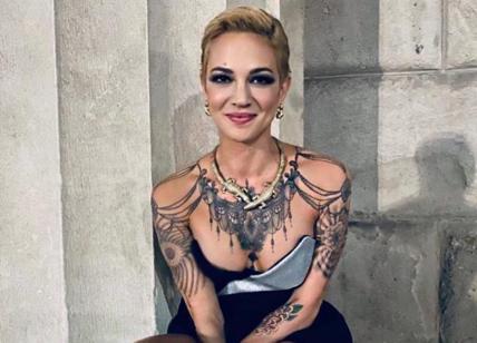 Asia Argento shock svela un nuovo tatuaggio. Roba da vere donne ribelli