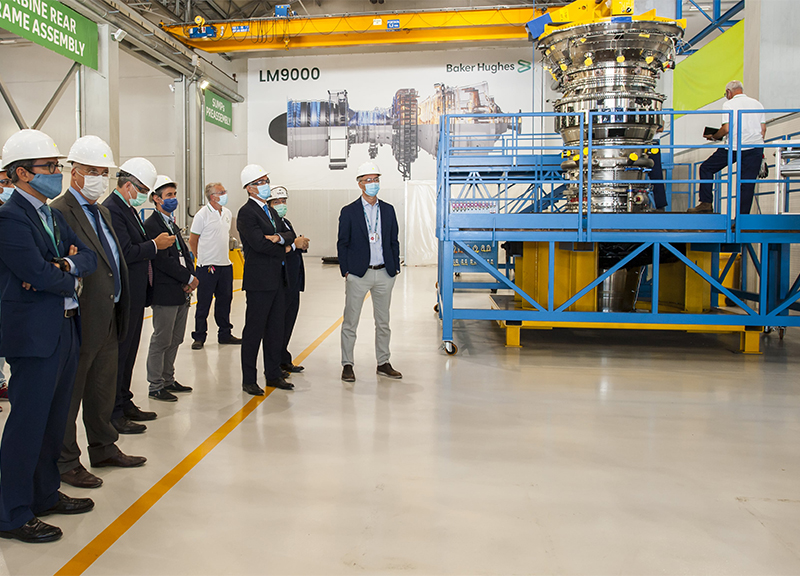 Baker Hughes Foto gruppo con LM9000 min