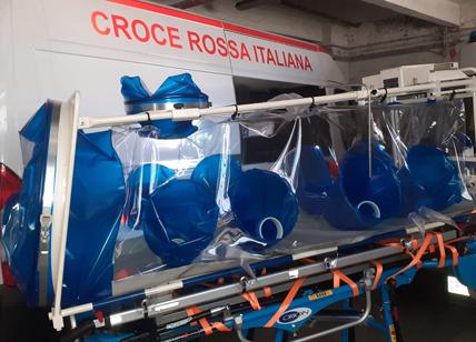 Barelle di biocontenimento dalla Croce Rossa all'Ospedale Cotugno di Napoli