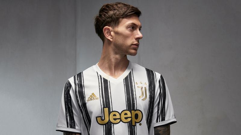 BERNARDESCHI WEARING JUVENTUS HOME SHIRT