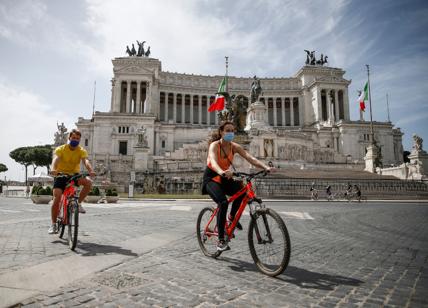Bici mania, Roma diventa “Comune ciclabile”: la città è bandiera gialla Fiab