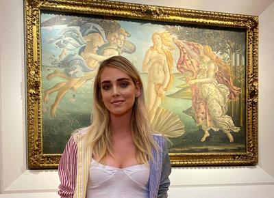 Chiara Ferragni davatni alla Venere di Botticelli